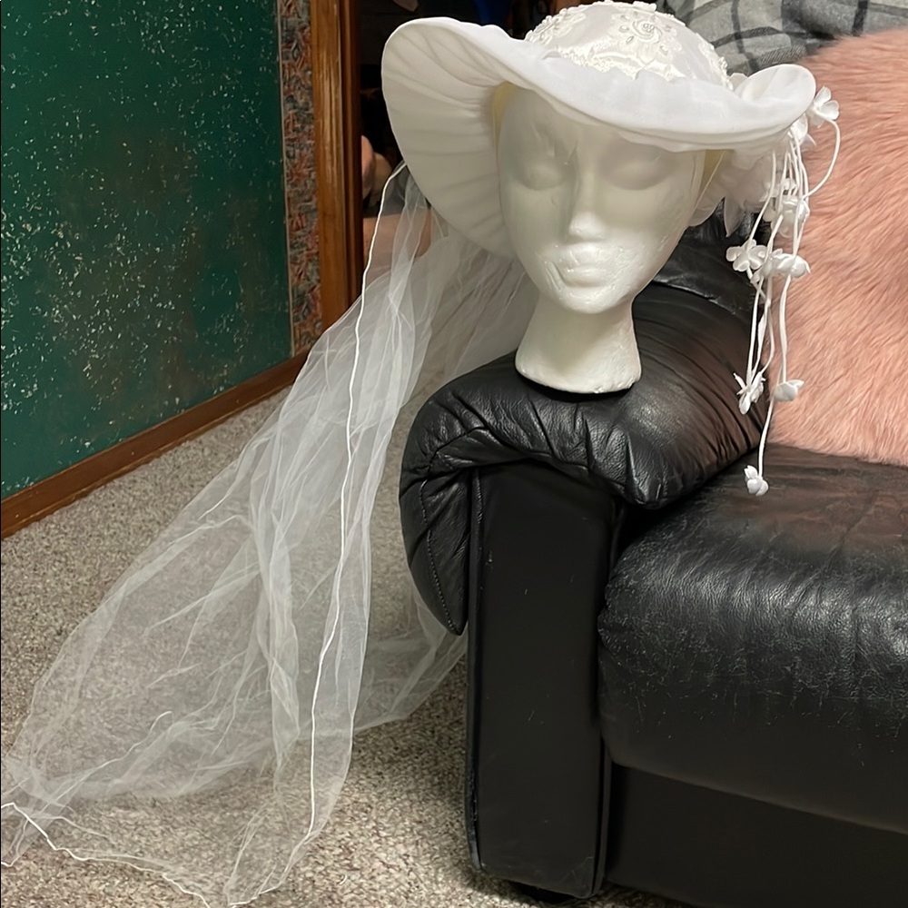 New bridal beaded Floral accent Women's Hat with veil